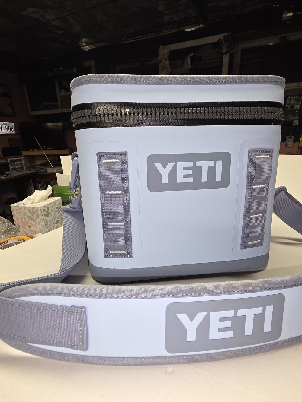 Yeti Soft Cooler Hopper Flip 8  Big Sky Blue